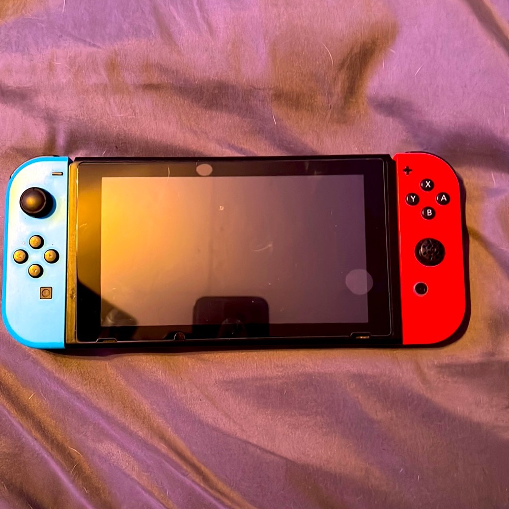 Works great!  missing kick stand,as it is shown on pictures .charger included.